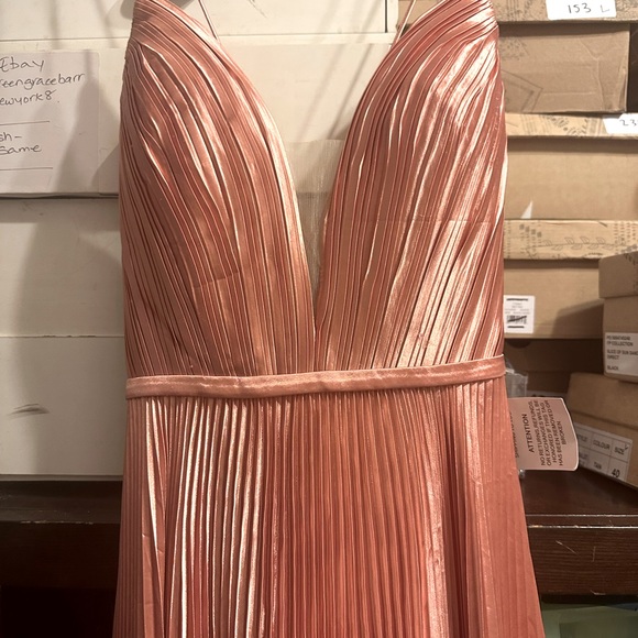 (03) ❤️ BNWT IEENA FOR MAC DUGGAL
Plunge Neck Pleated Evening Gown #49039 - Picture 4 of 9